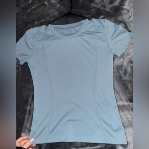 Tight fit athletic shirt